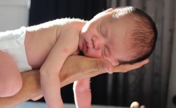 Jak można naładować telefon bez ładowarki?