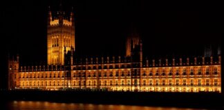 Który rząd sprzedał FSO?